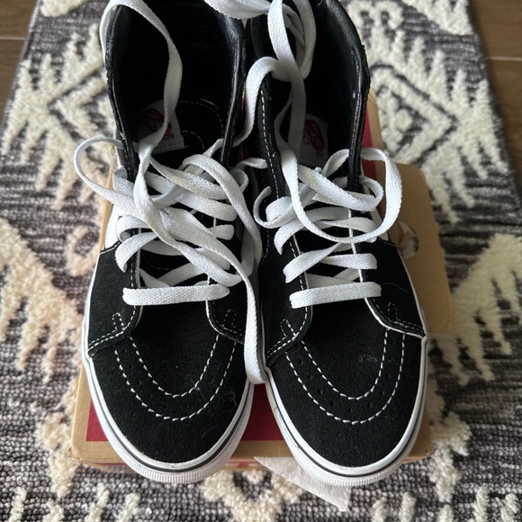 Vans - Picture 3 of 5